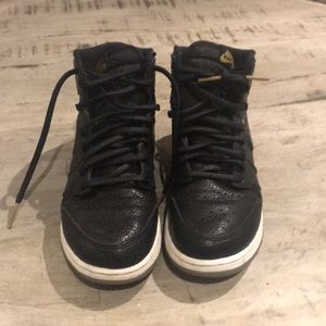 Boys / Gold and black all leather air Jordan’s